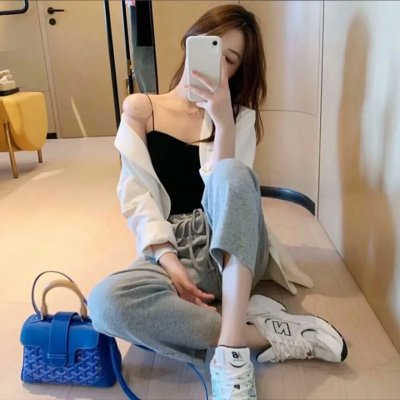 卷帘待得月华生